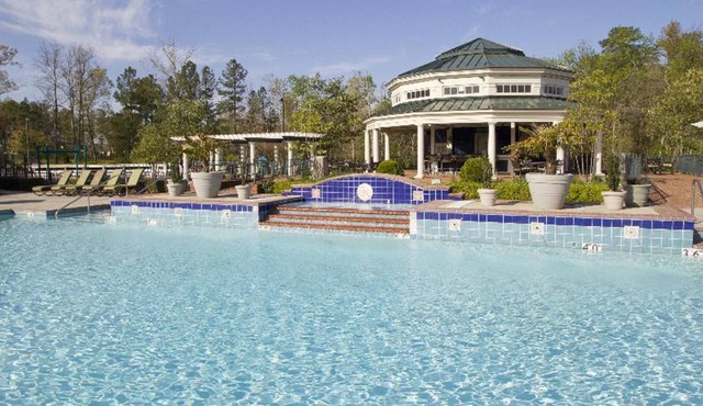 Near Historic Williamsburg & Busch Gardens w/WiFi & Resort Pools