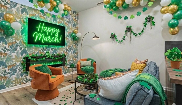 Near Historical Sites *Free Parking* and Roof Deck