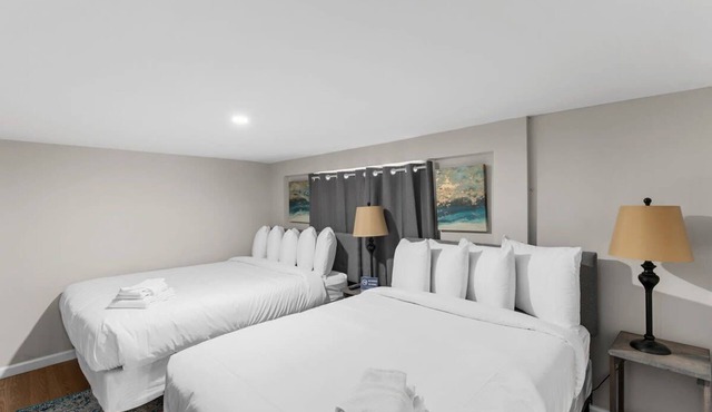 Near Hospital & Dining- Beds on Broadmoor - Unit B