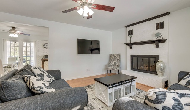 Near Hospitals & Attractions: Richmond Getaway!