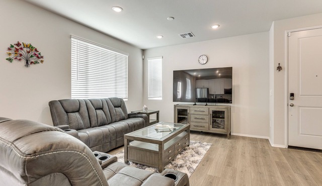 Near Hospitals: Home w/Pool Access in Temecula