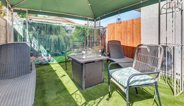 Near Hospitals & Metrolink Access: LA Getaway