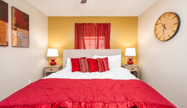 Near Hospitals | P&G | 3 TVs | King 🛏 | PetsOK🐩