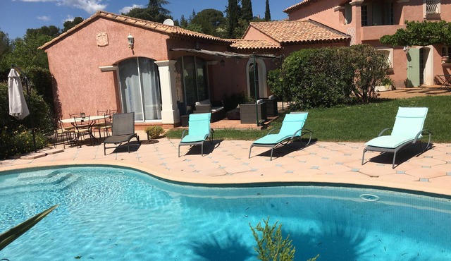 Near Hyères les Palmiers, beautiful air-conditioned Mas - swimming pool - beautiful beaches 12min away