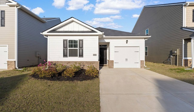 Near I-20, located within walking distance of Starbucks, Arby's, and many others