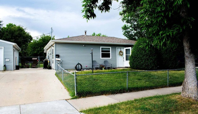 Near i-90 and shopping, entertainment as well as being close to Black Hills Fun