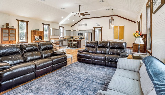 Near Ichetucknee Springs! Renovated Historic Home