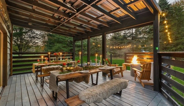 Near Ithaca! Hot Tub! Karaoke Room! Sleeps 12! Dogs ok!