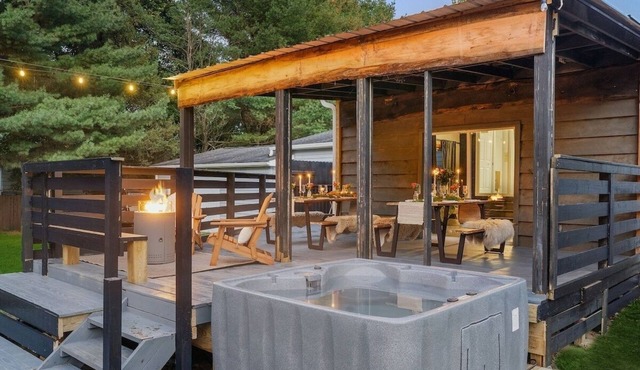 Near Ithaca! Hot Tub! Karaoke Room! Sleeps 10! Dogs ok!