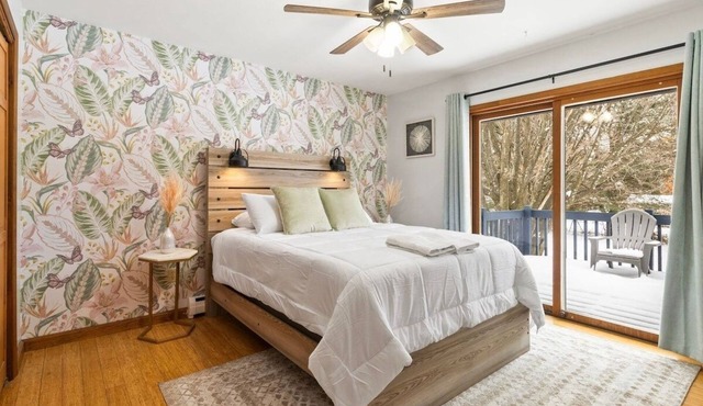 Near Ithaca!Hot Tub! LRG Home!Sleeps 14! Dogs ok!