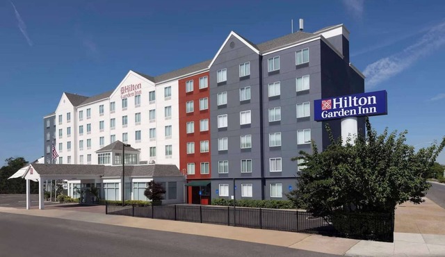 Near JFK Airport + Free Shuttle. Dining. Fitness.