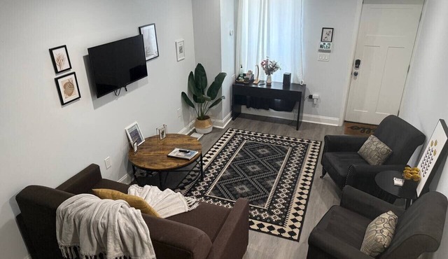 Near John Hopkins/CFG Arena/Convention Center 4brm