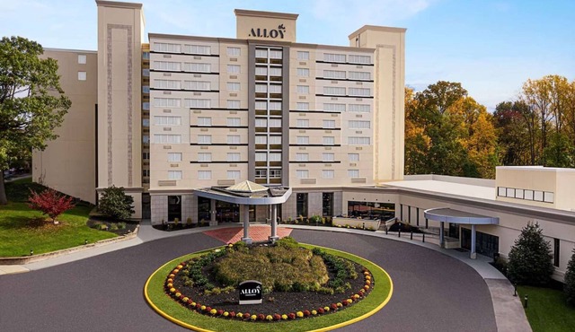 Near King of Prussia | Free Shuttle. Dining. Gym.