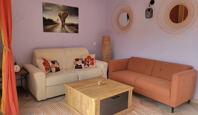 Near Lac Saint CASSIEN, La Villa Heureuse in the heart of the valley.