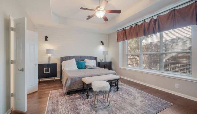 Near LaCantera Sleeps 10