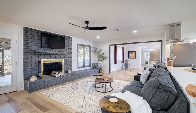 Near Lake, Family Friendly, Dogs OK, Early Check-In, Gated Yard