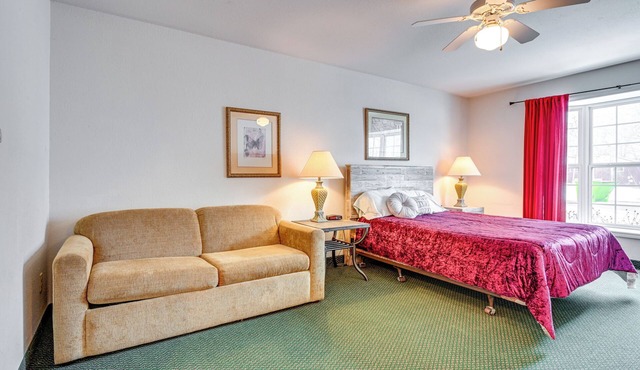Near Lake Huron Shoreline! Studio w/Resort Perks