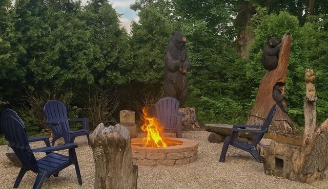 Near Lake MI | Private setting | Hot tub & Sauna | Game garage