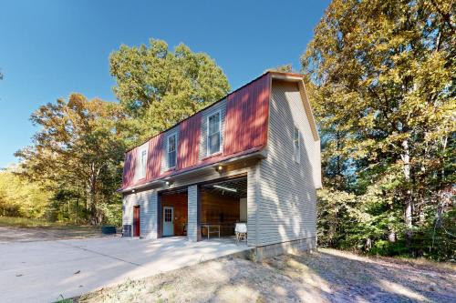 Near Lake! Tennessee Family Getaway with Game Room
