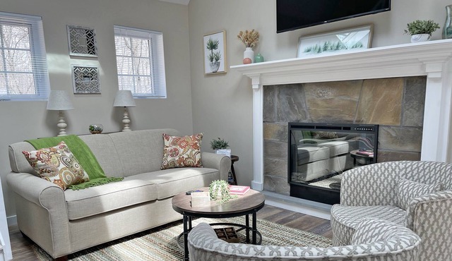 Near Lake Wallenpaupack, Hot Tub & Fire Pit