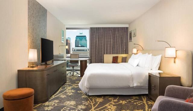Near Lakefront & Downtown Attractions, Fitness Center, Bar