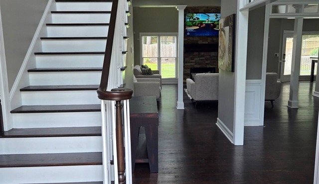 Near LakePoint! Spacious 3-Story Retreat