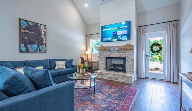 Near LakePoint Sports 4BR Home With Movie Room