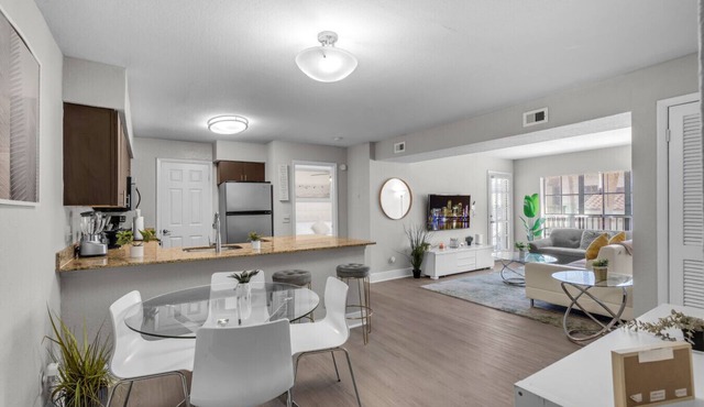 Near Las Olas + Free Parking + Sleeps 6