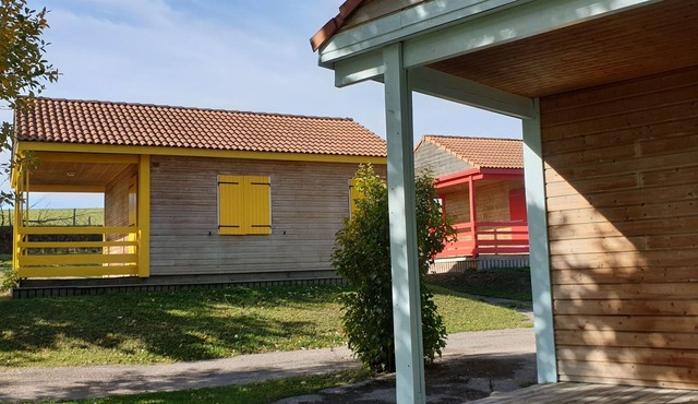 Near Le MALZIEU-VILLE, chalet* well located, covered swimming pool