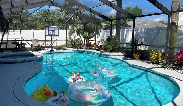 Near LegoLand -Family friendly 4 bedroom house with games & Pool in Winter Haven