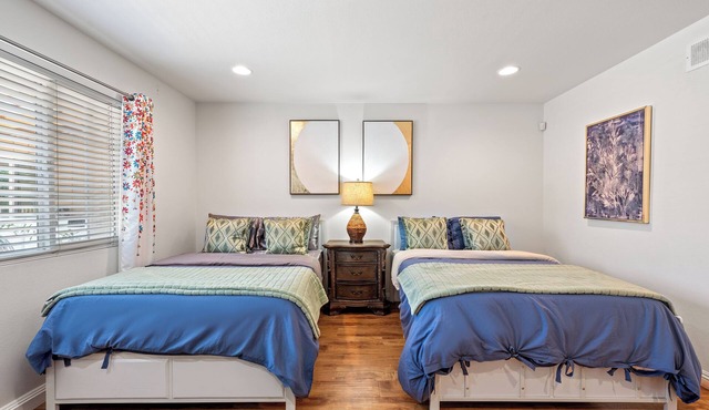 Near Los Angeles/Universal Studios/5BR/2BA/7BDS/Quiet/Comfortable/Clean