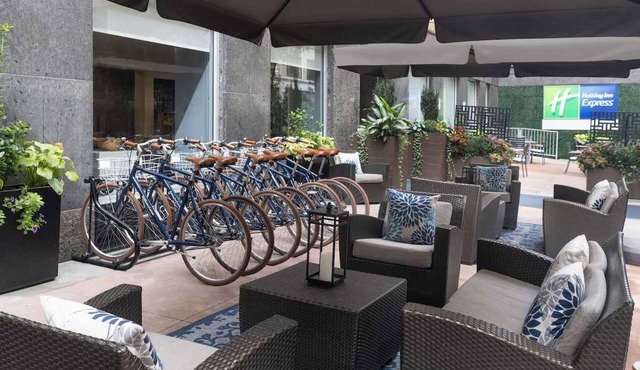Near Madison Square Garden + Free Breakfast & Gym