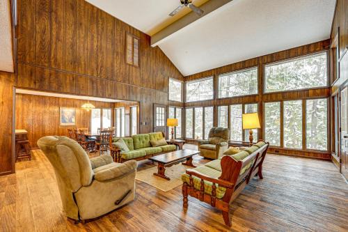 Near Manistee National Forest! Retro Cabin Retreat