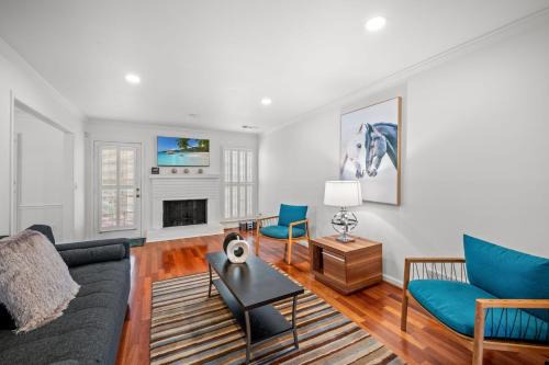 Near Marietta Sq Grill Patio Workspace