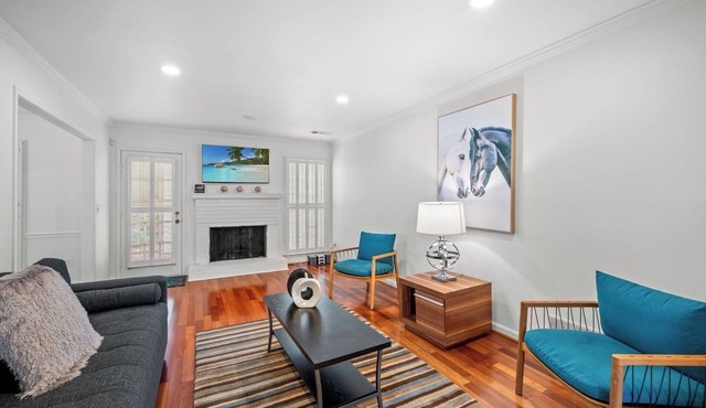 Near Marietta Sq Grill Patio Workspace