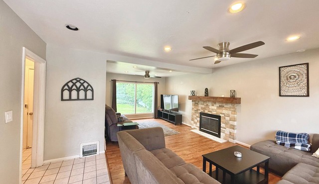 Near McKay Dee Hosp, Weber State Univ, Hill AF Base, & many outdoor adventures!