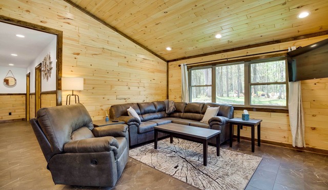 Near Memorial Park: Lake Arbutus Vacation Rental
