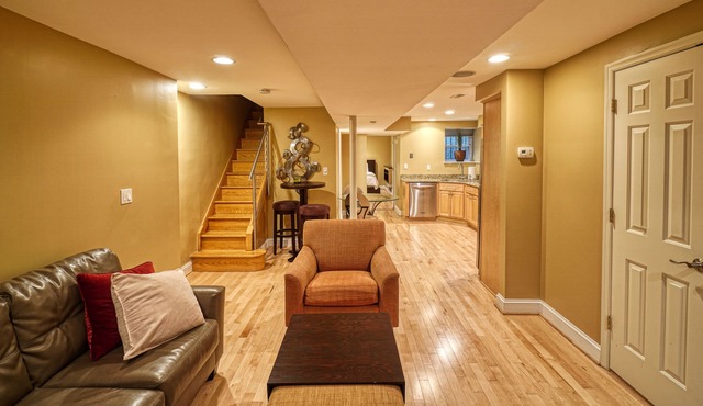Near Metro, top dining, historic shaw, close to Convention Center
