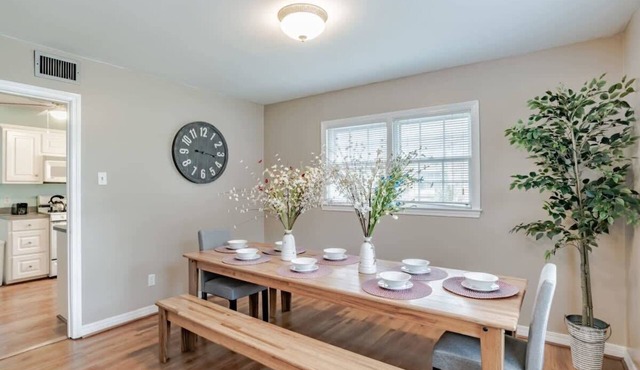 Near Midtown, Highways, Downtown! Bel-Air Bungalow