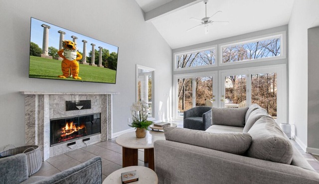 Near Mizzou. Clean. King Beds. Modern. Peaceful. Game Room. Easy Parking.