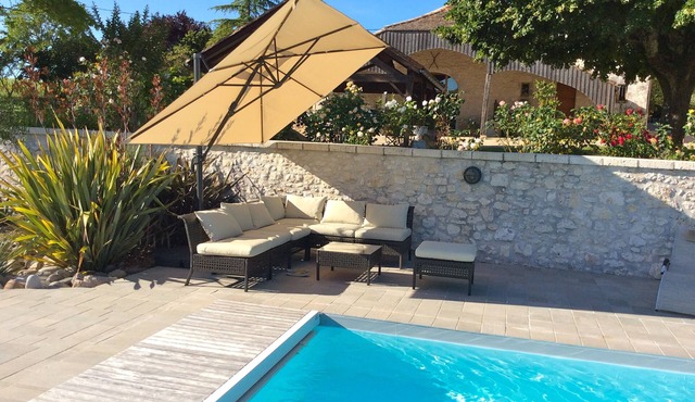 Near Monbazillac charming gîte 3ha park heated swimming pool barn