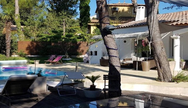 NEAR MONTPELLIER PRETTY HOUSE WITH SWIMMING POOL BETWEEN BEACH AND GARRIGUE