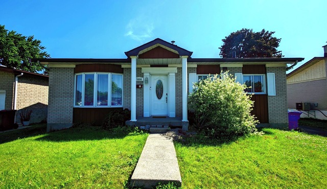 Near Montreal, free parking, spacious, calm and comfortable independant house