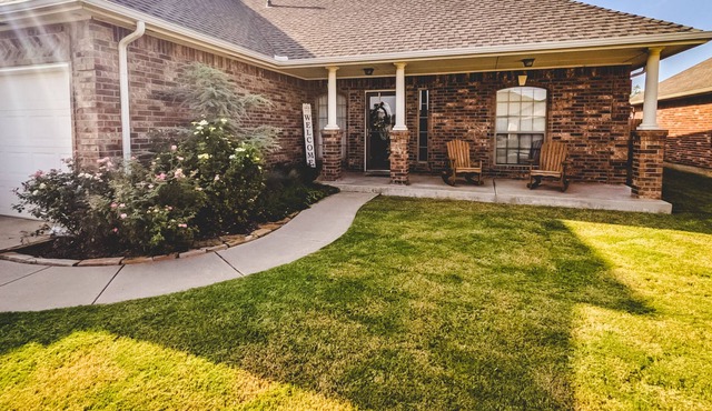 Near Moore/Norman & Airport I Spacious I Lovely I Comfortable I Kid Friendly