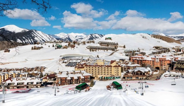 Near Mt. Crested Butte + Restaurant. Pool. Spa.