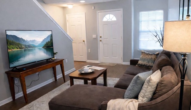 Near NAS JAX Easy I-95 Quiet, Work - Ready Stay w/Parking