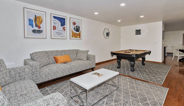 Near Naval Base! Modern Ranch Getaway w. Pool Table, Netflix, Games, Desks!