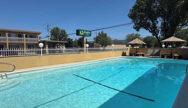 Near Nelson Family Vineyards + Breakfast. Pool.