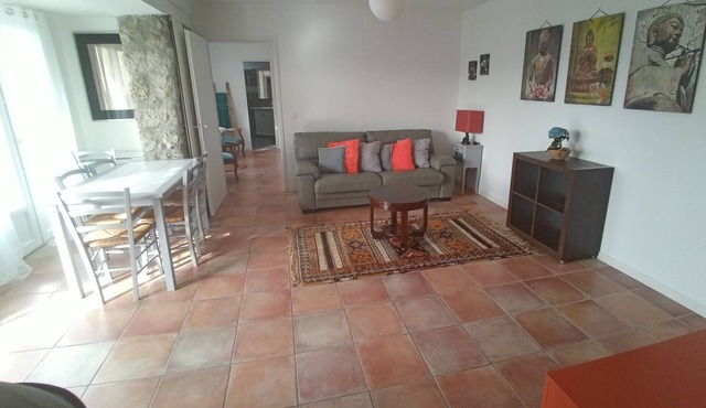 Near Nice, T2 in Villa, swimming pool and parking