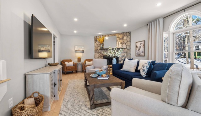 Near Nubble Lighthouse | Walk to Beach | Ocean Views | Rooftop | Sleeps 10